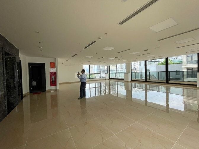 Cho thuê mặt bằng kinh doanh mặt phố Dịch Vọng Hậu 250m/sàn  mt 40m