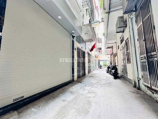 Bán nhà phố Nguyễn Đình Chiểu 68m2, xây 5 tầng, đầy đủ nội thất