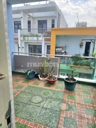 Nhà HXH đường Đất Mới - khu vực kinh doanh nhộn nhịp.