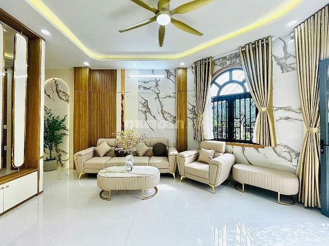 SIÊU PHẨM XÂY MỚI ĐẲNG CẤP-SANG TRỌNG SÁT BÊN EMART PHẦN HUY ÍCH.