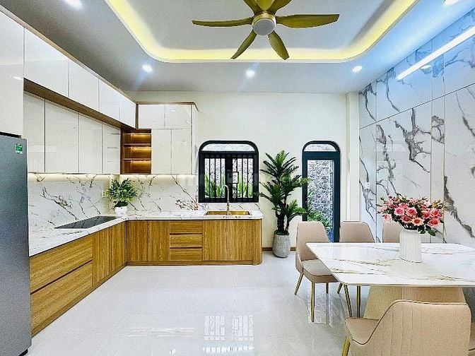 SIÊU PHẨM XÂY MỚI ĐẲNG CẤP-SANG TRỌNG SÁT BÊN EMART PHẦN HUY ÍCH.