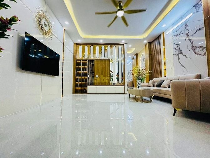 SIÊU PHẨM XÂY MỚI ĐẲNG CẤP-SANG TRỌNG SÁT BÊN EMART PHẦN HUY ÍCH.