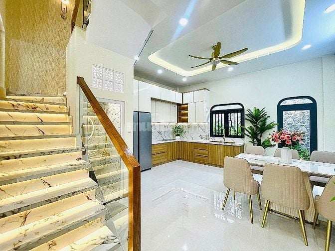 SIÊU PHẨM XÂY MỚI ĐẲNG CẤP-SANG TRỌNG SÁT BÊN EMART PHẦN HUY ÍCH.