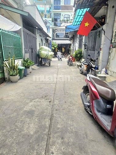 Nhà HXH đường Đất Mới - khu vực kinh doanh nhộn nhịp.