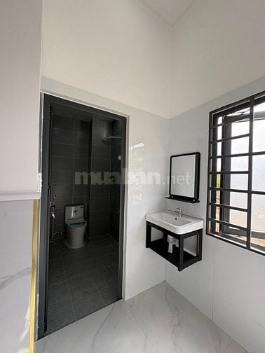 NHÀ LẦU VỪA HOÀN THIỆN NGAY TRỤC CHÍNH CÁCH CẦU HÓA AN 5KM