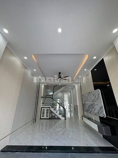 NHÀ LẦU VỪA HOÀN THIỆN NGAY TRỤC CHÍNH CÁCH CẦU HÓA AN 5KM