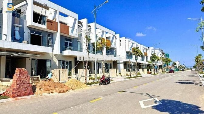 CHỈ 6 TỶ SỠ HỮU NHÀ TẠI KĐT VỊ TRÍ TRUNG TÂM ĐỐI DIỆN TOÀ ÁN