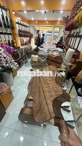 2 THỢ GIA CÔNG ĐÀN GUITAR