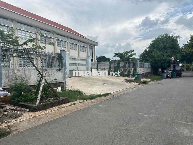 Cần bán lô đất 12x28,5 sổ riêng thổ cư , thích họp làm nhà vườn ,