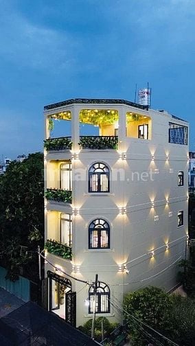 SIÊU PHẨM XÂY MỚI ĐẲNG CẤP-SANG TRỌNG SÁT BÊN EMART PHẦN HUY ÍCH.