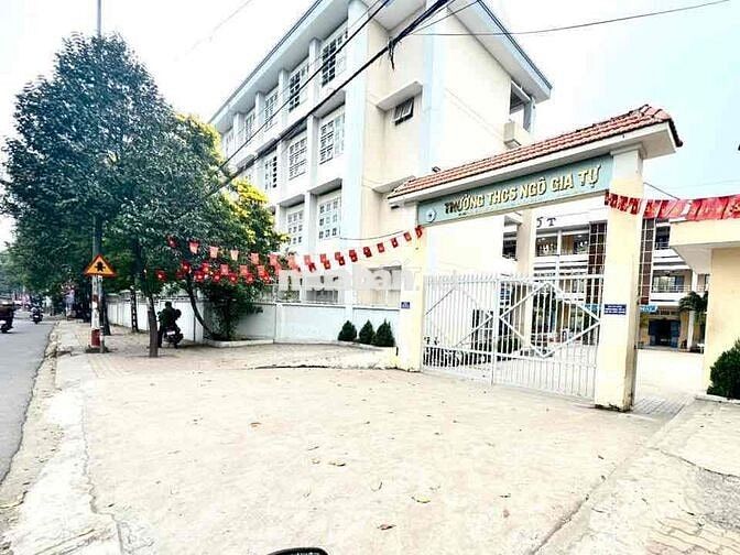 Cần bán lô đất 12x28,5 sổ riêng thổ cư , thích họp làm nhà vườn ,