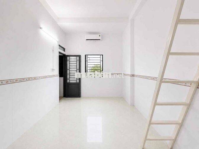 PHÒNG CỬA SỔ TRỜI BAN CÔNG THOÁNG 3TR5 THỐNG NHẤT
