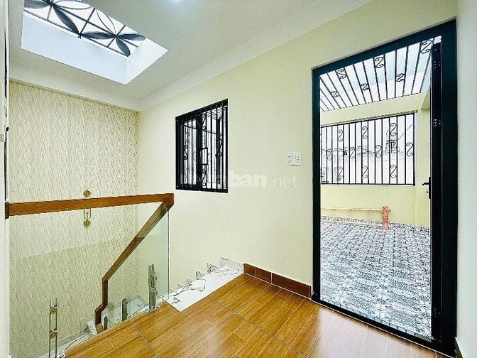 SIÊU PHẨM XÂY MỚI ĐẲNG CẤP-SANG TRỌNG SÁT BÊN EMART PHẦN HUY ÍCH.