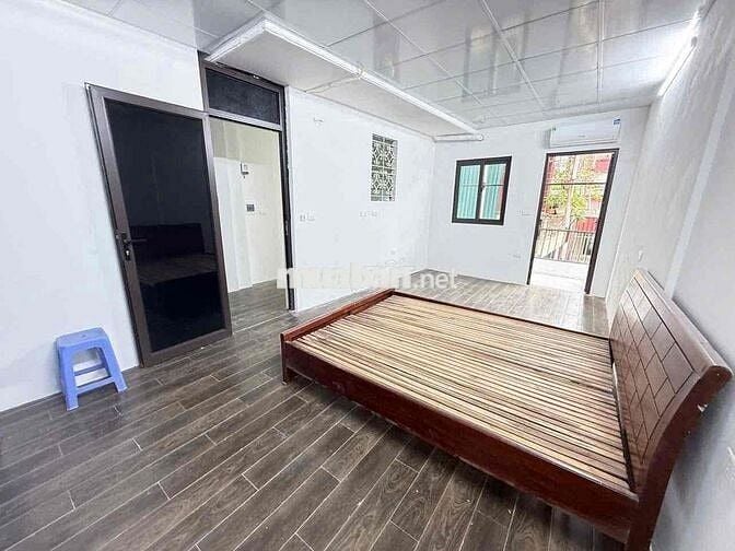 Cần cho thuê 1 phòng chính chủ tại Ngõ 214 đội cấn. Nhà gần trường chợ