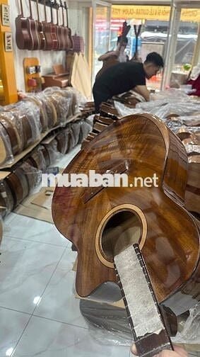 2 THỢ GIA CÔNG ĐÀN GUITAR