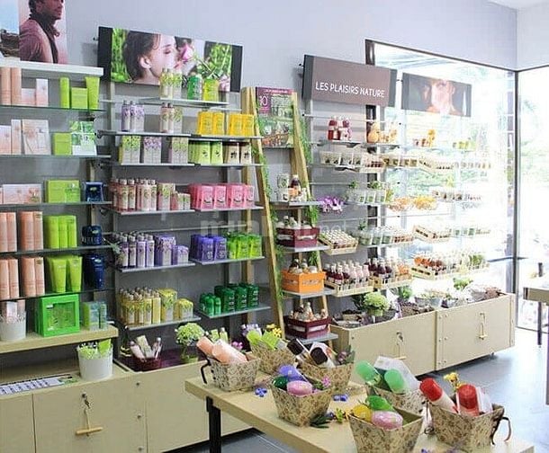 Tuyển gấp Trung - Lớn tuổi tạp vụ lau chùi - dọn dẹp - sắp xếp quầy kệ
