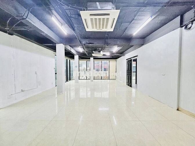 Cho thuê văn phòng Nguyên Hồng 100m2 chỉ 13tr vuông đét mặt tiền 12m 