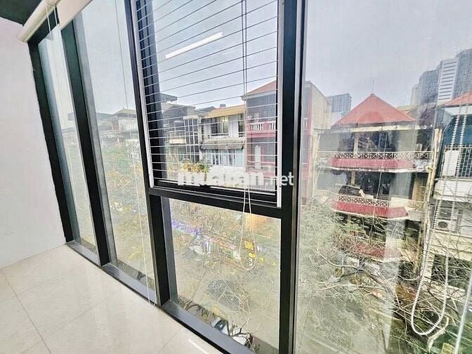 Cho thuê văn phòng Nguyên Hồng 100m2 chỉ 13tr vuông đét mặt tiền 12m 