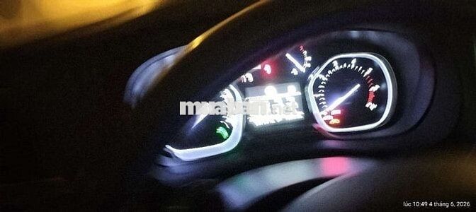 Peugeot 7 chỗ màu Xám