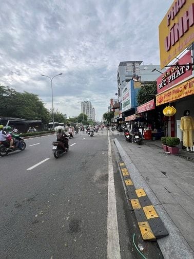 Cho Thuê Mặt Tiền Đường Lê Đại Hành, Phường 11, Quận 11, Giá Rẻ