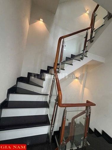 BÁN NHÀ GÓC 2 MẶT TIỀN : 176 NGÔ QUYỀN + VĨNH VIỄN - P. 8 - Q. 10 -HCM