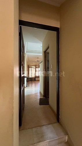 CHO THUÊ NHÀ NGUYÊN CĂN 260M² HẺM CMT8 QUẬN 10 – 5 PHÒNG – SÂN THƯỢNG 