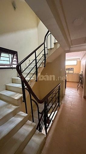 CHO THUÊ NHÀ NGUYÊN CĂN 260M² HẺM CMT8 QUẬN 10 – 5 PHÒNG – SÂN THƯỢNG 
