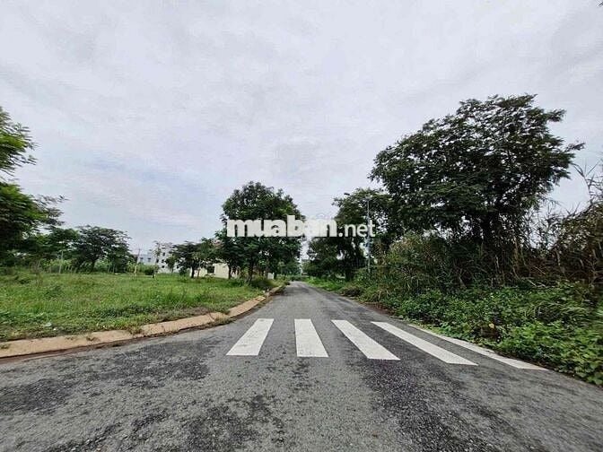 Cần bán Lô đất Phong phú 4 , DT 5x20 .  Đã cố Sổ hồng