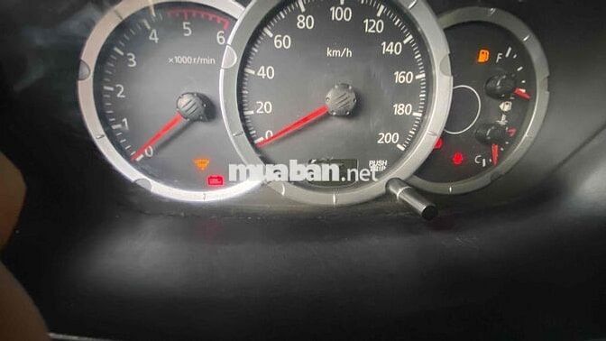Mitsubishi Triton Xám 5 chỗ