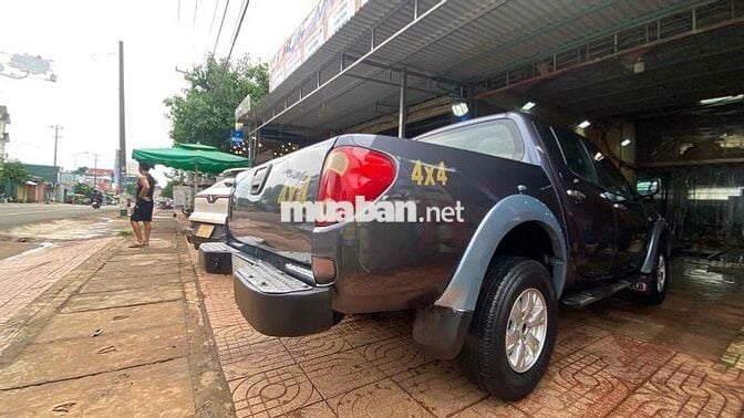 Mitsubishi Triton Xám 5 chỗ