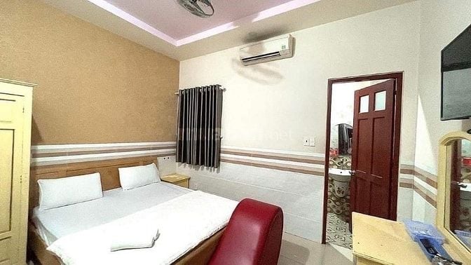 Bán khách sạn MT đường Bờ Bao Tân Thắng gần AeOnMall, 7T nhỉnh 20 tỷ