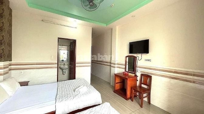 Bán khách sạn MT đường Bờ Bao Tân Thắng gần AeOnMall, 7T nhỉnh 20 tỷ