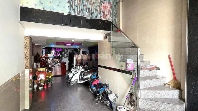 Bán khách sạn MT đường Bờ Bao Tân Thắng gần AeOnMall, 7T nhỉnh 20 tỷ