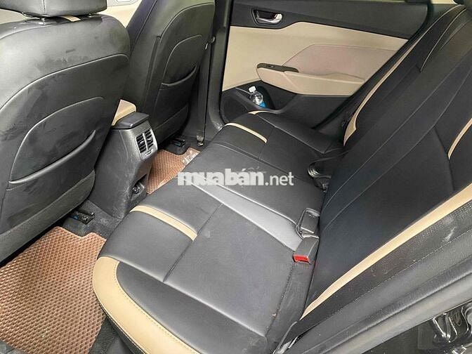 Hyundai Accent Số sàn Đen