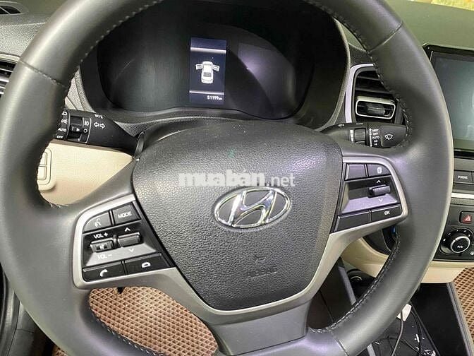 Hyundai Accent Số sàn Đen