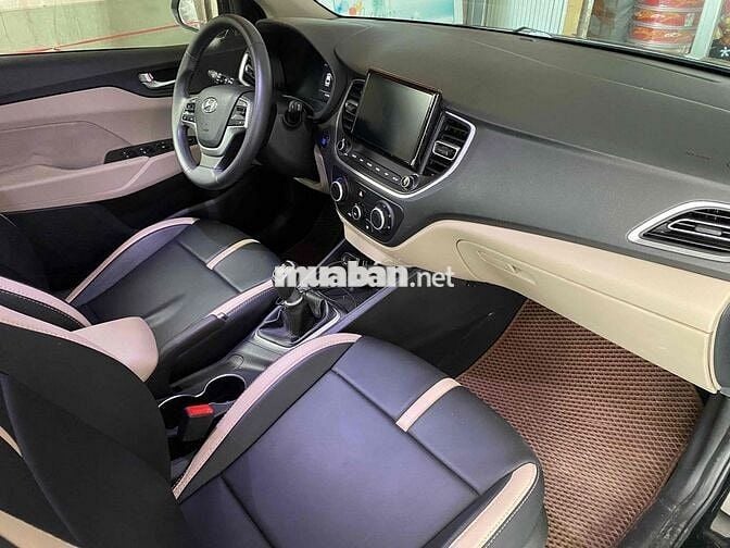 Hyundai Accent Số sàn Đen