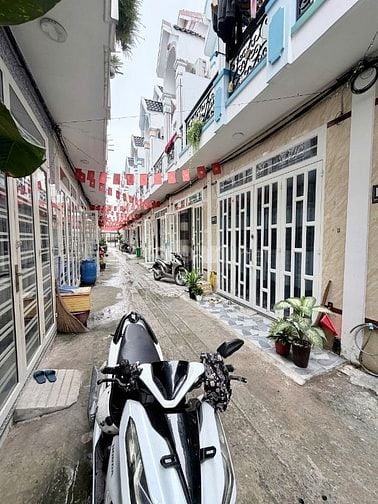 BÁN NHÀ GẦN HÓC MÔN ĐƯỜNG XE HƠI SÁT CHỢ - GIÁ CHỐT 7XX TRẢ TRƯỚC 700