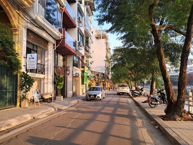 Nhà Cấp 4 Bán Gấp, Ngã Tư Sở , 95 m2, cấp 4, MT 6,2 m ,( Giá 23,5 Tỷ )