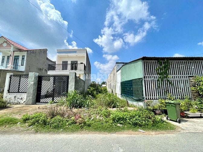 Bán gấp lô đất 108m2 ở đối diện vinhomes hóc môn giá 1 tỷ 250.