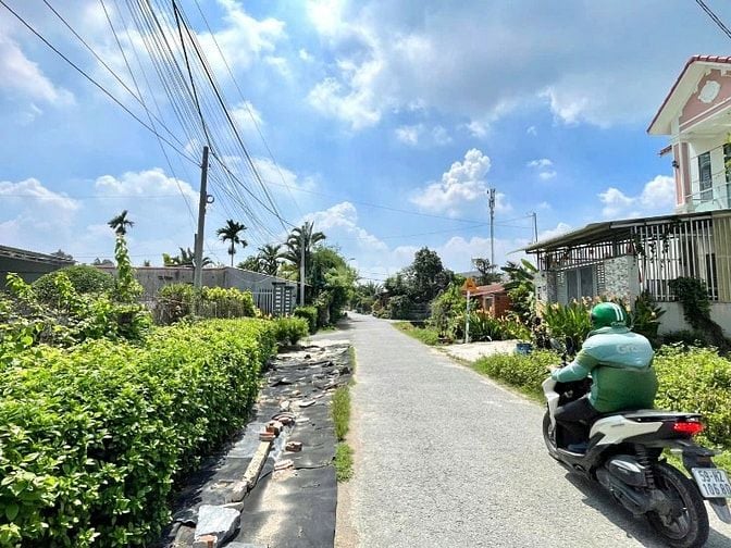 Bán gấp lô đất 108m2 ở đối diện vinhomes hóc môn giá 1 tỷ 250.