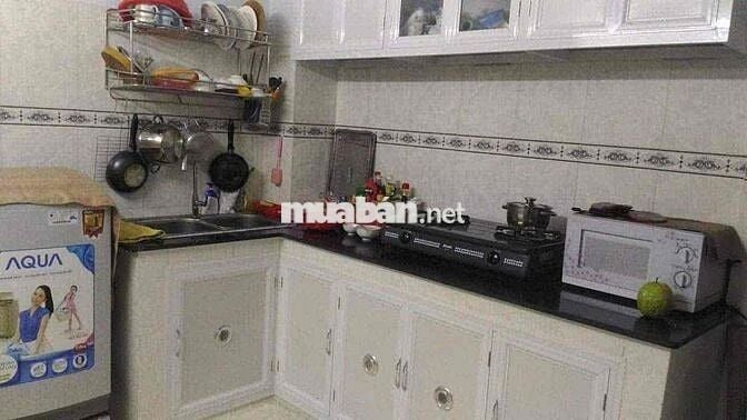 nhà cho thuê nguyên căn 1 trệt. 1 lửng 2 lầu, sân thượng