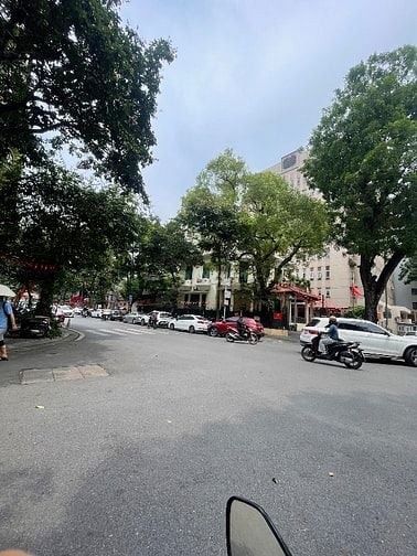 Bán Nhà Phân Lô Phố Trần Đại Nghĩa dt 105m2 Mt 8,5m Đg hè oto 38,88ty 