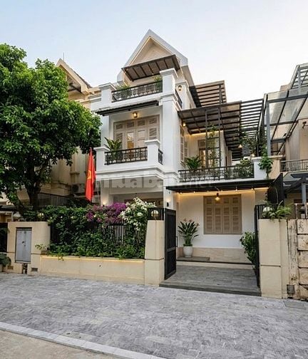 Bán Nhà Phân Lô Phố Trần Đại Nghĩa dt 105m2 Mt 8,5m Đg hè oto 38,88ty 