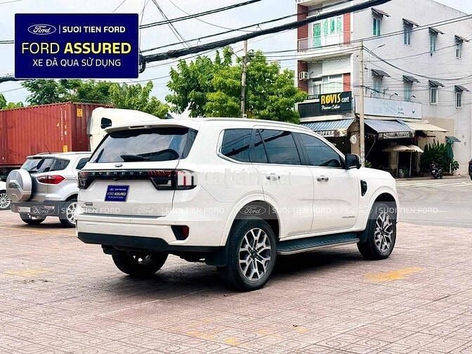 Ford Everest Titanium 2024 Trắng