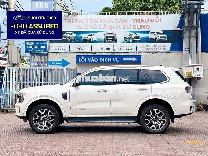 Ford Everest Titanium 2024 Trắng