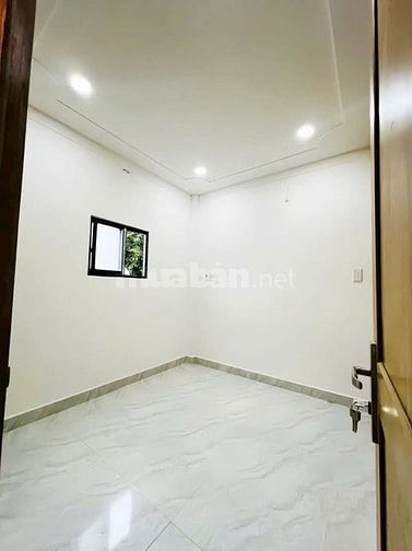 Nhà Tân Thới Hiệp 21, DT: 5.5x 5m, nhà trệt lầu, nhà đẹp vào sẵn ở