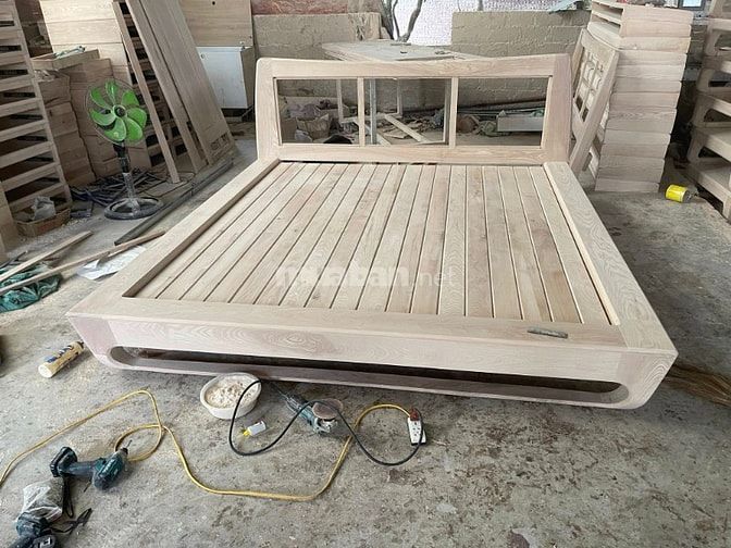 Cần gấp thợ mộc, có tay nghề kinh nghiệm gỗ tự nhiên bao ăn ở BC TPHCM