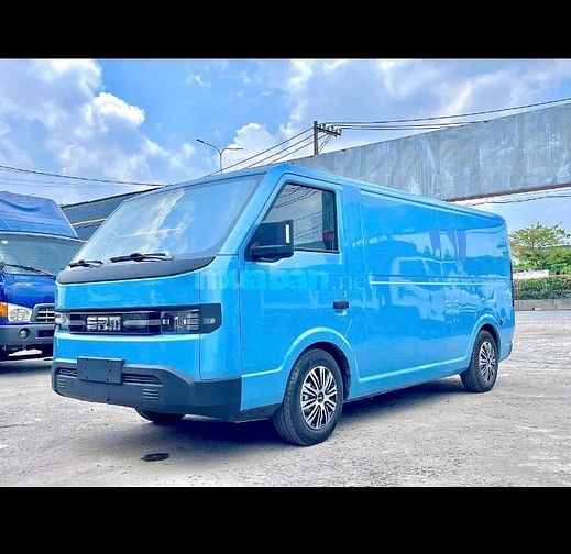 Xe tải điện đi 305km 1 lần sạc