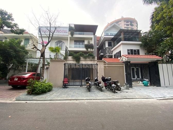 Cho thuê nguyên căn biệt thự Vườn Đào, Tây Hồ, lâu dài