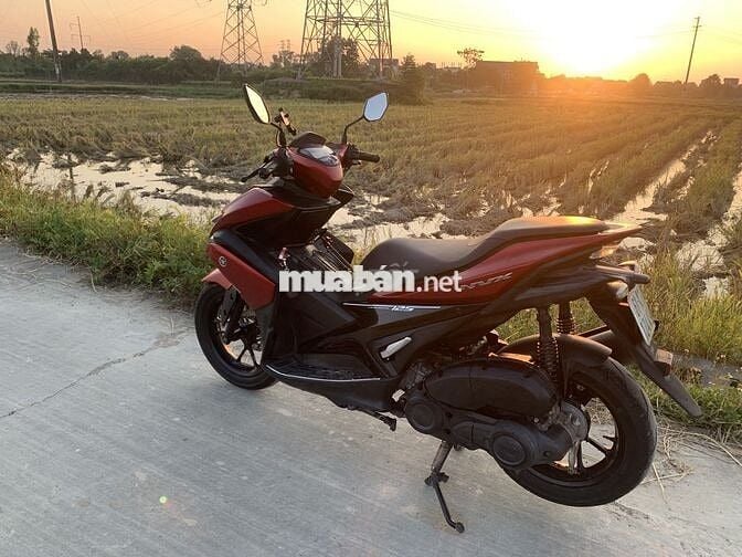 Yamaha NVX 125 màu đỏ đen